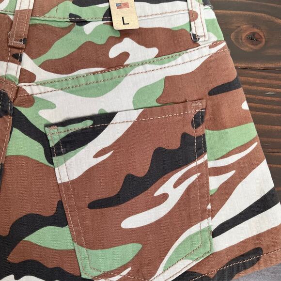 Vibrant M.I.U. Very Short High Rise Green Black Camo Shorts NWT Juniors Large - Picture 6 of 8